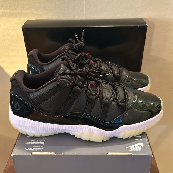 Air jordan 11. Retro (Low) 72-10 - Picture 2 of 10